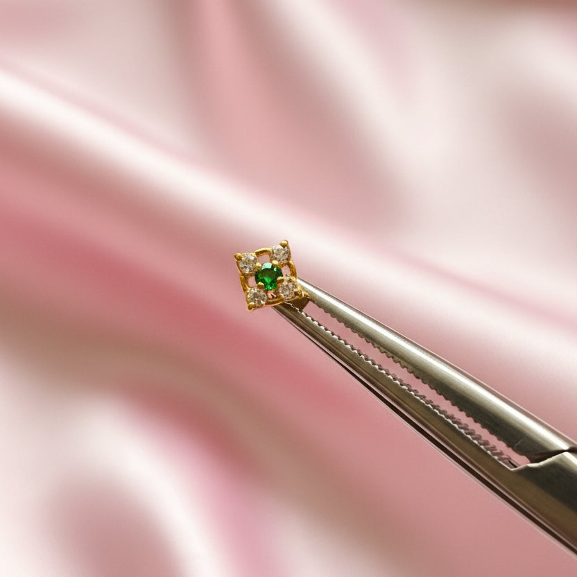 Clover stud