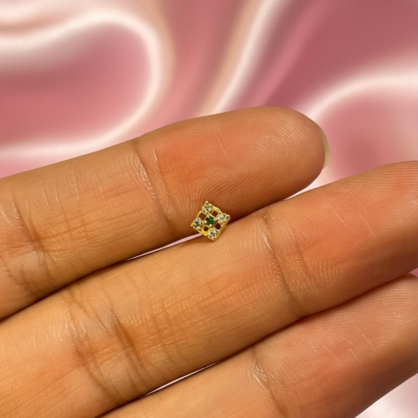 Clover stud